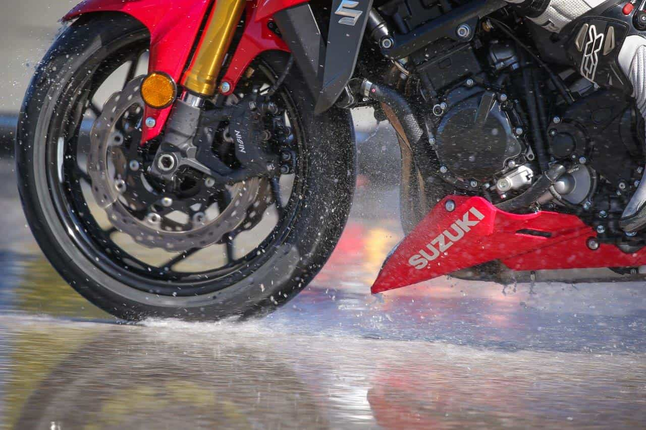 Dicas Conduzir moto à chuva MOTOJORNAL