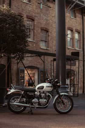 Triumph T120