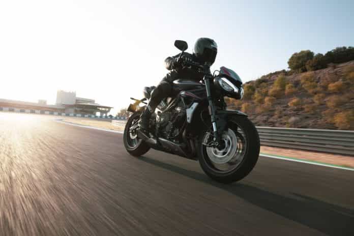 Triumph mostra nova Street Triple RS 2020