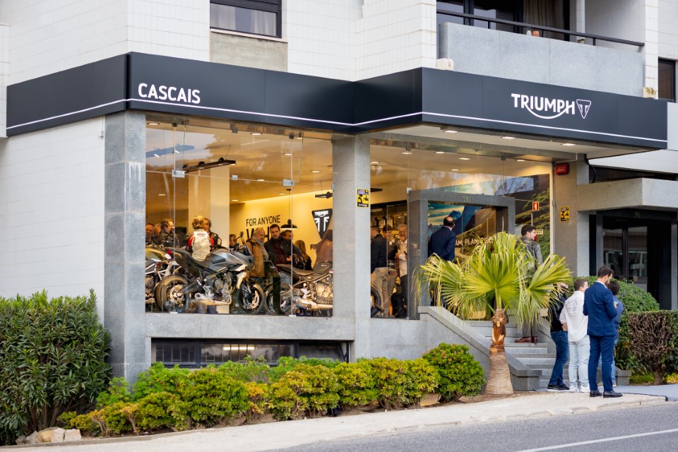 Triumph inaugura concessionário em Cascais e anuncia a Triple Cup