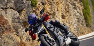 Ducati V4 Streetfighter 2023, de joelho no chão