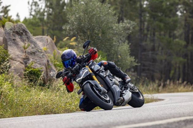 Ducati V4 Streetfighter 2023, joelho no chão na serra