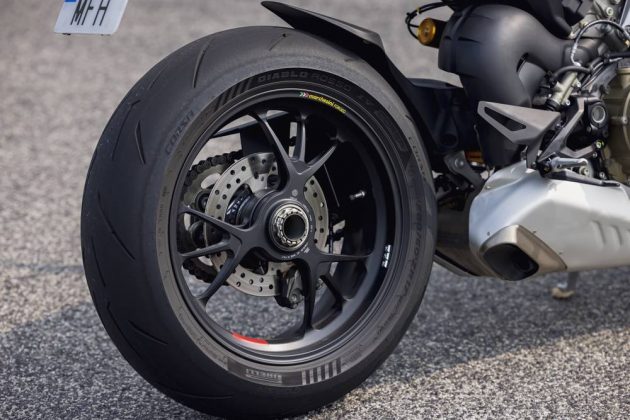 Ducati V4 Streetfighter 2023, jante traseira