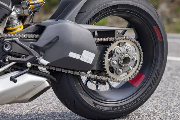 Ducati V4 Streetfighter 2023, braço oscilante