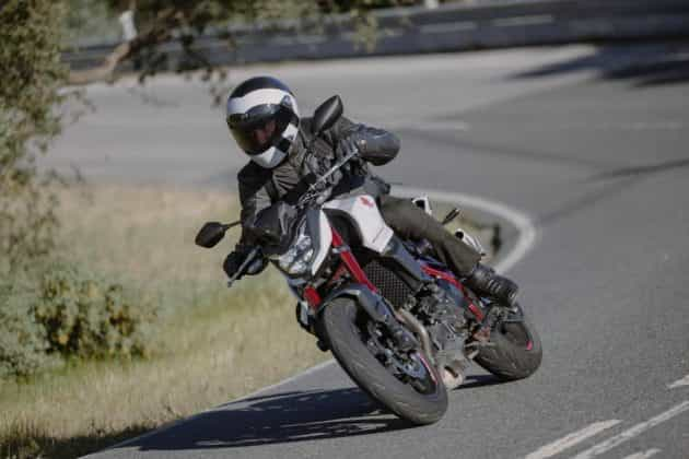 Comparativo Hornet Monster Street Triple