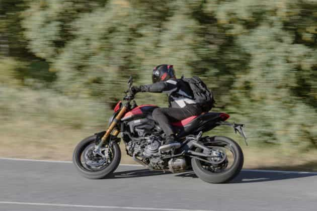 Comparativo Hornet Monster Street Triple