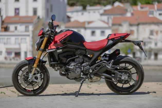 Comparativo Hornet Monster Street Triple