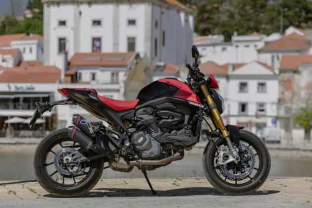 Comparativo Hornet Monster Street Triple