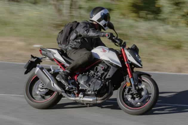 Comparativo Hornet Monster Street Triple