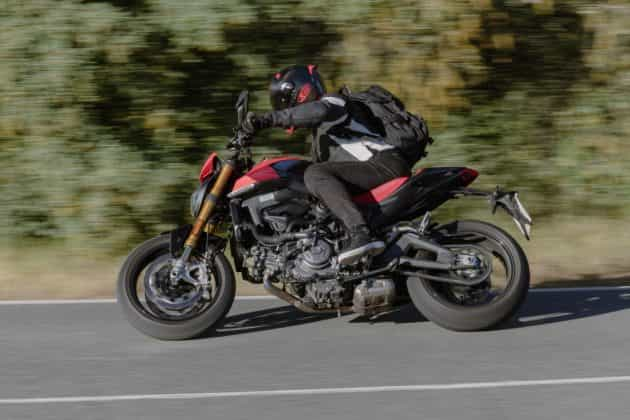 Comparativo Hornet Monster Street Triple