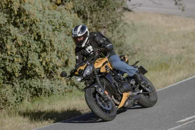 Comparativo Hornet Monster Street Triple