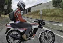 Yamaha RZ 50 com piloto